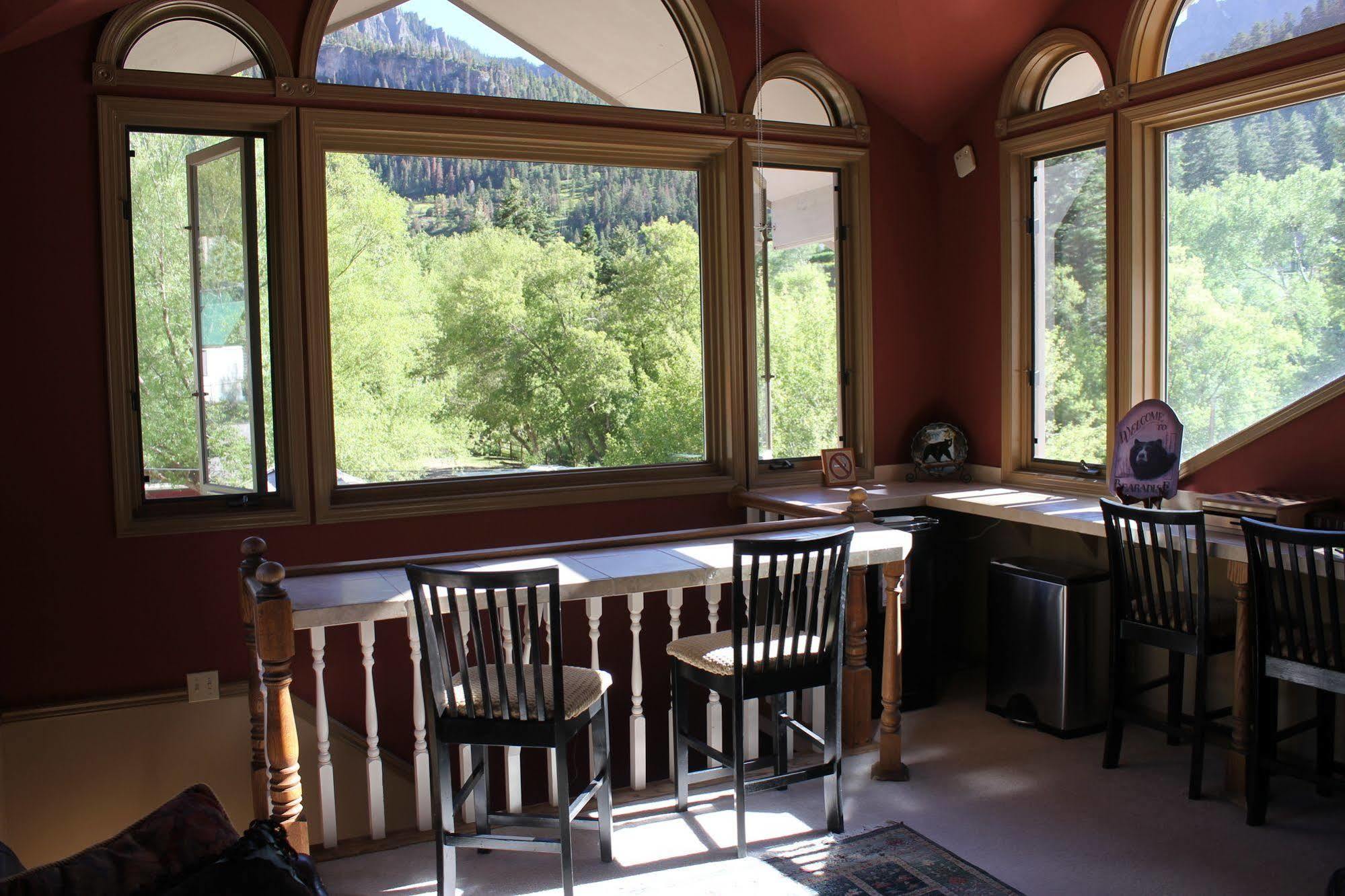 Black Bear Manor Юрей Екстериор снимка