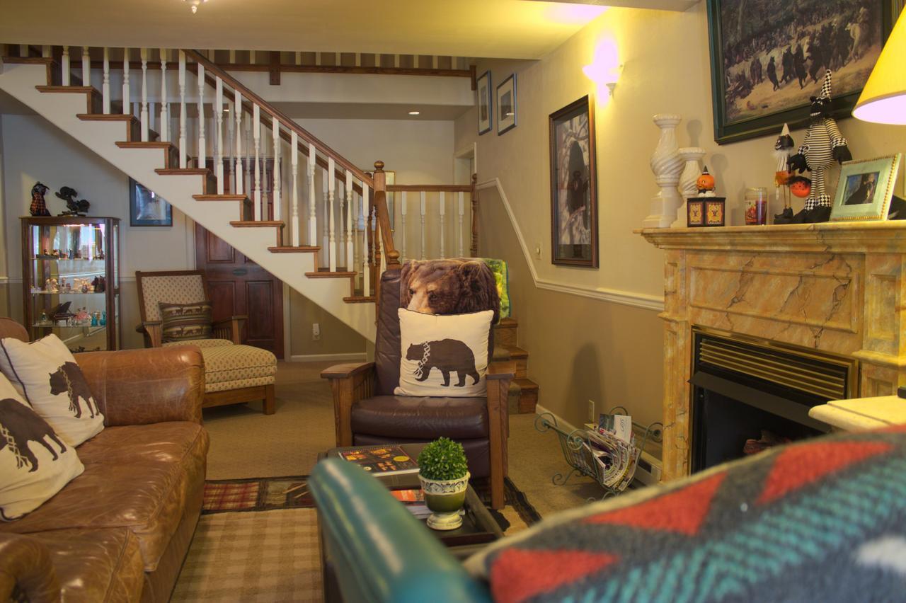 Black Bear Manor Юрей Екстериор снимка