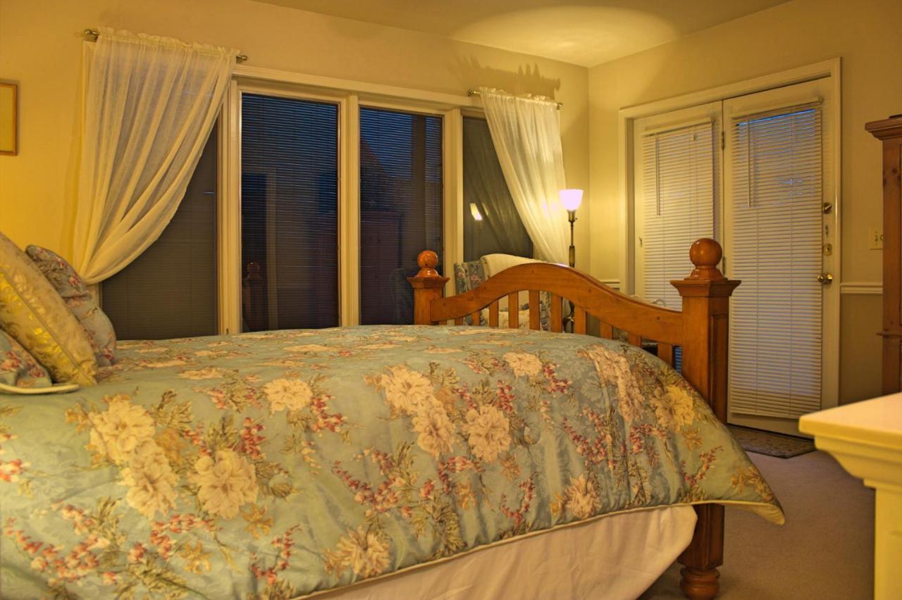 Black Bear Manor Юрей Екстериор снимка